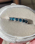 Anillo Cintillo De 102 Puntos 1.02 CT de Diamantes Azules en Platino