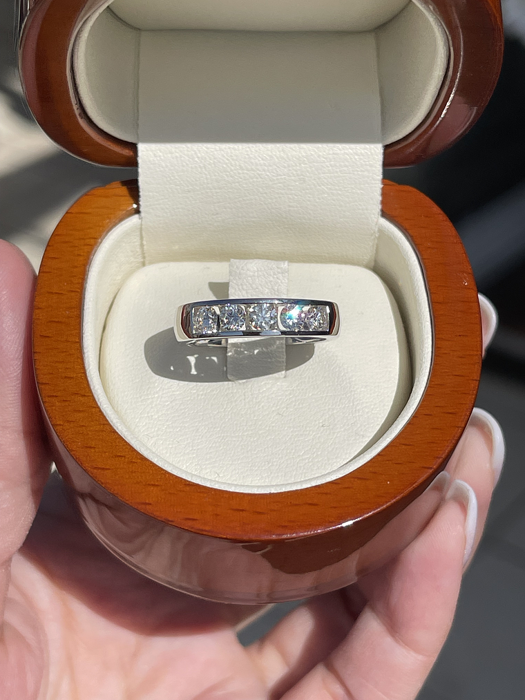 Anillo Cintillo Brillantes Moderno con 105 puntos en Oro Blanco 18k 3