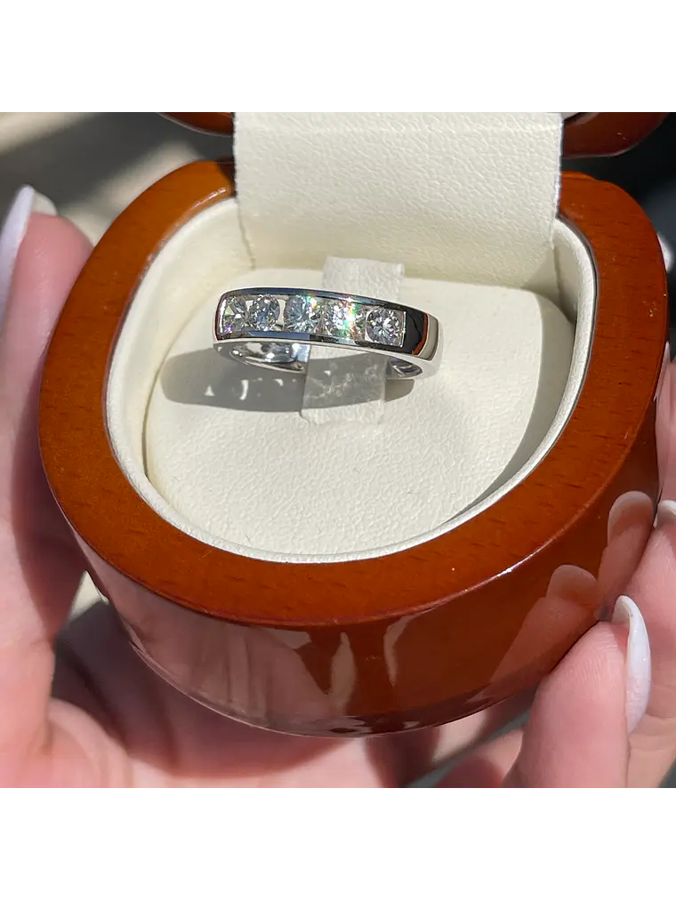 Anillo Cintillo Brillantes Moderno con 105 puntos en Oro Blanco 18k 5