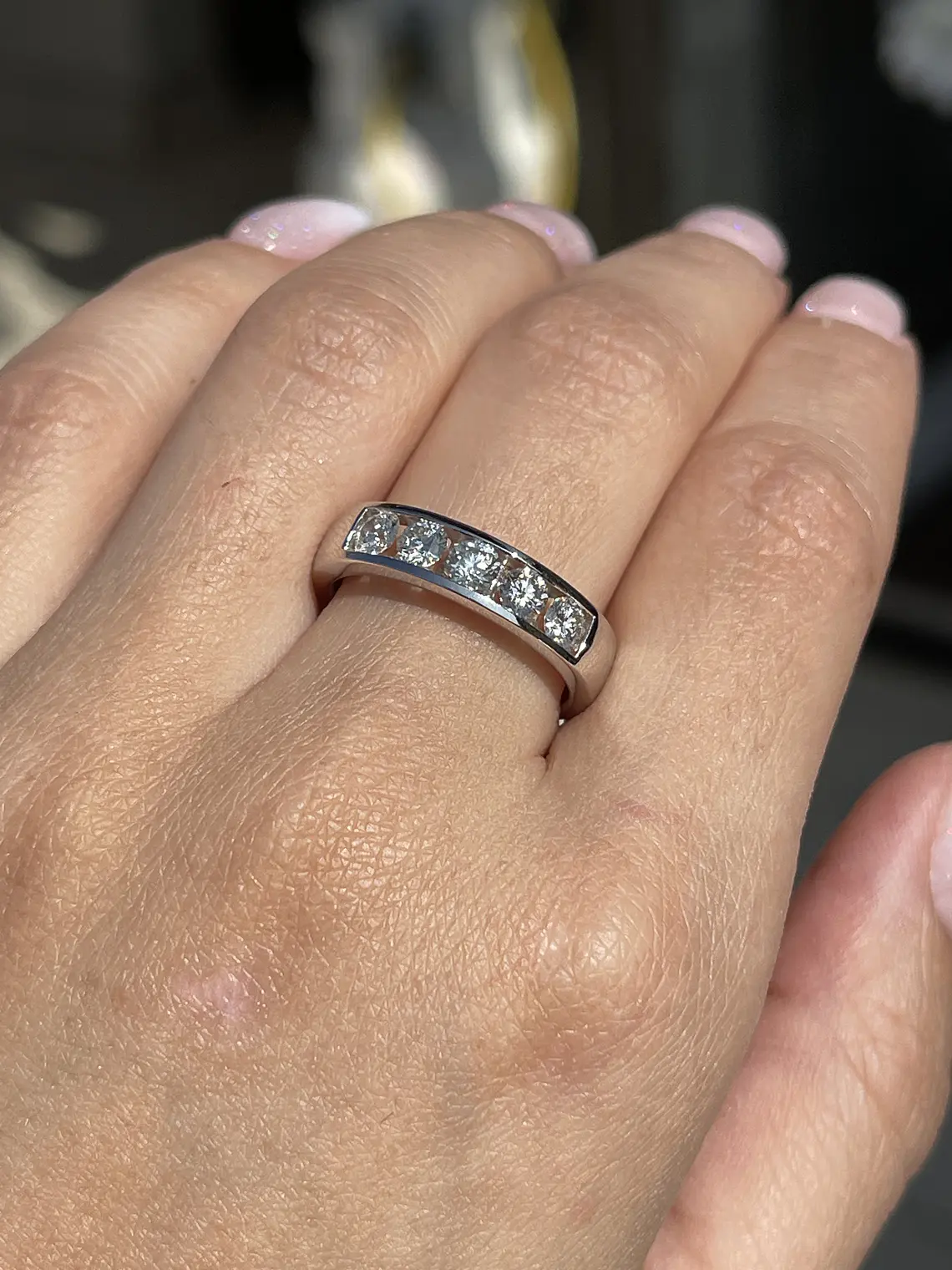 Anillo Cintillo Brillantes Moderno con 105 puntos en Oro Blanco 18k 6