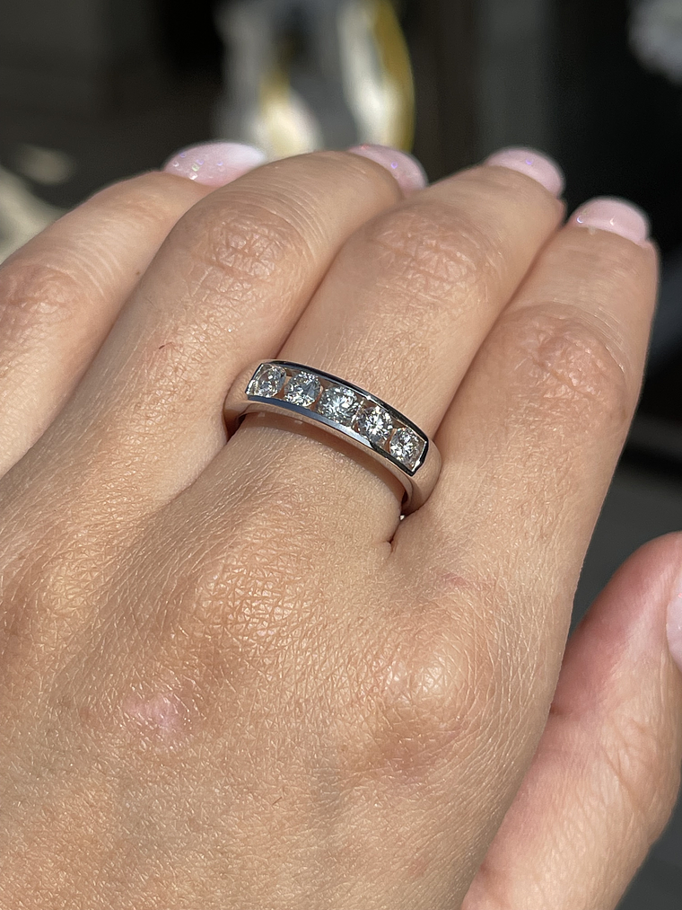 Anillo Cintillo Brillantes Moderno con 105 puntos en Oro Blanco 18k 6