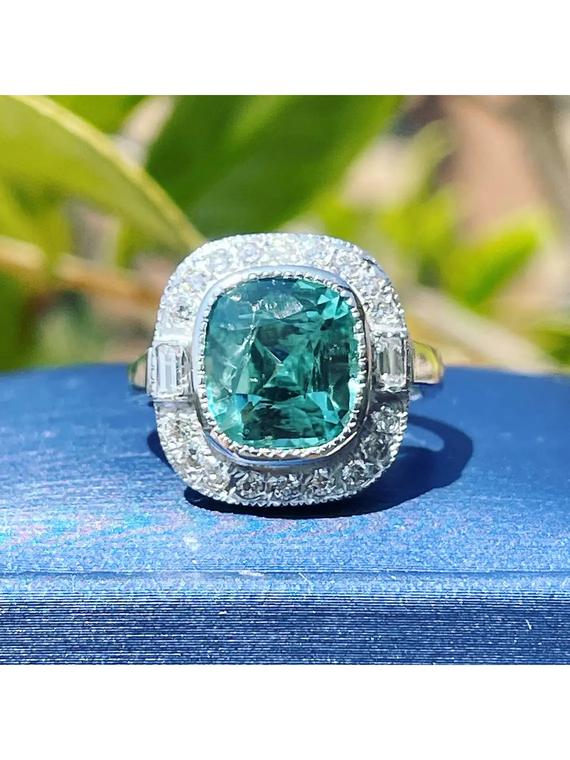 Espectacular Anillo Gran Turmalina Verde Agua con Brillantes en Platino 1