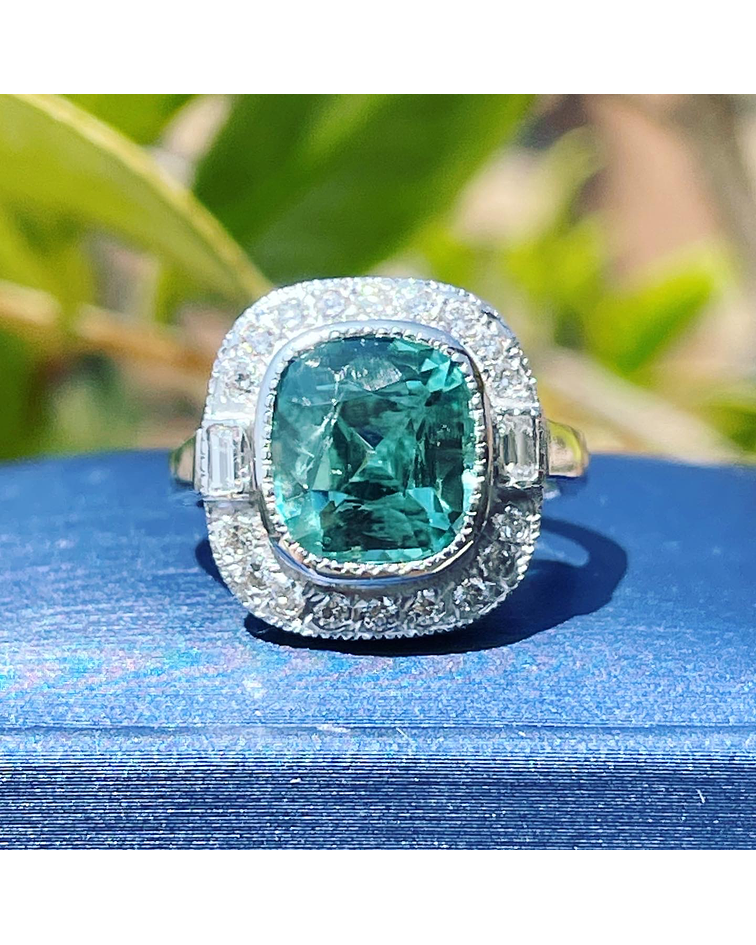 Espectacular Anillo Gran Turmalina Verde Agua con Brillantes en Platino