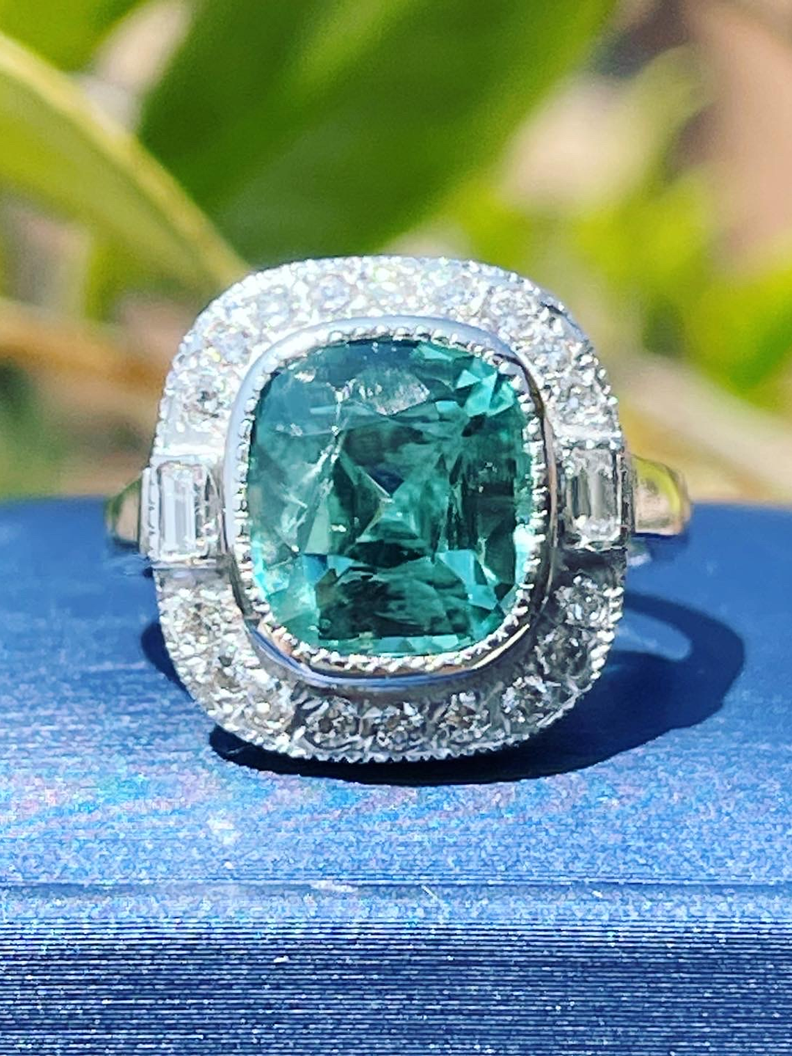 Espectacular Anillo Gran Turmalina Verde Agua con Brillantes en Platino 1