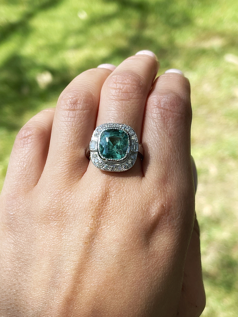 Espectacular Anillo Gran Turmalina Verde Agua con Brillantes en Platino 3