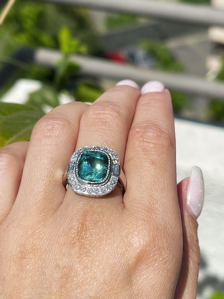 Espectacular Anillo Gran Turmalina Verde Agua con Brillantes en Platino 4