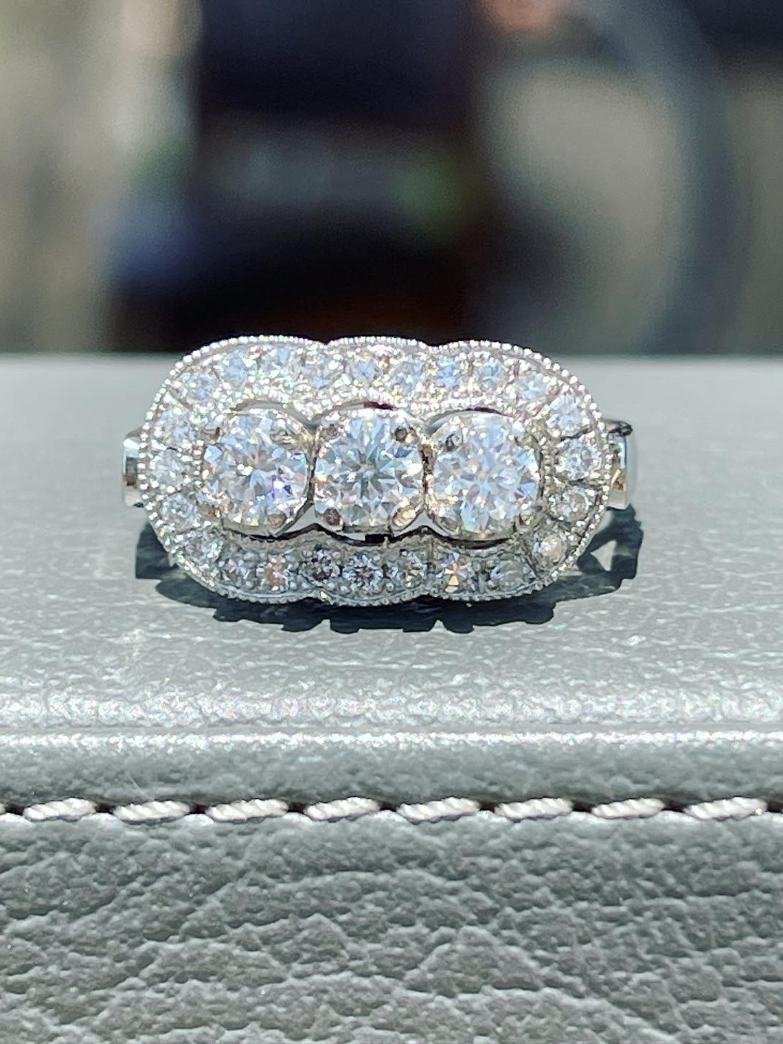 Anillo Vintage Redondo 105 Puntos inspirado en el Anillo de la Nona en Platino 1