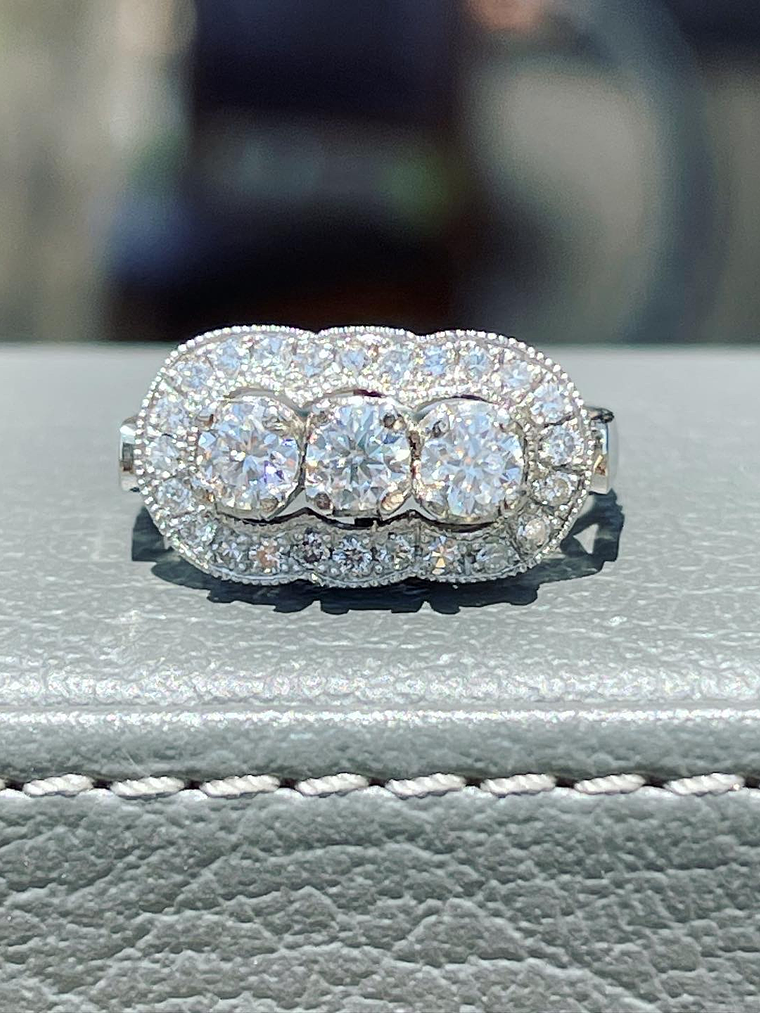 Anillo Vintage Redondo 105 Puntos inspirado en el Anillo de la Nona en Platino 1