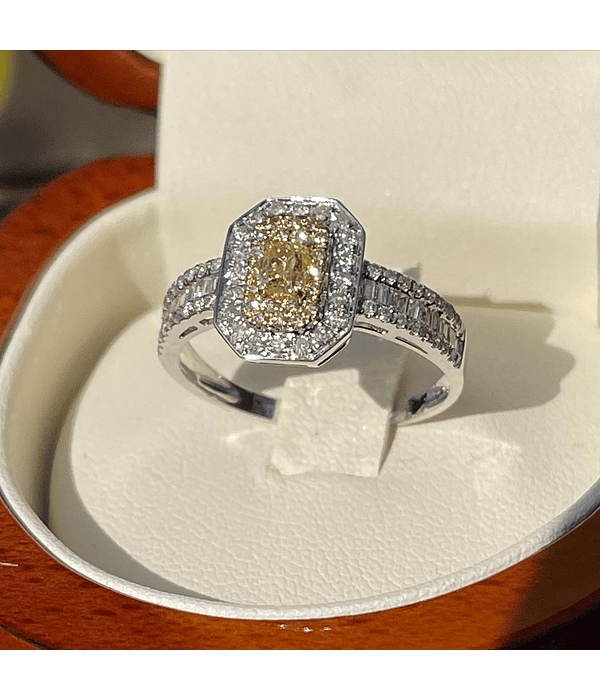 Anillo Solitario Ilusión con Diamantes Amarillos Naturales Oro Blanco 18kl