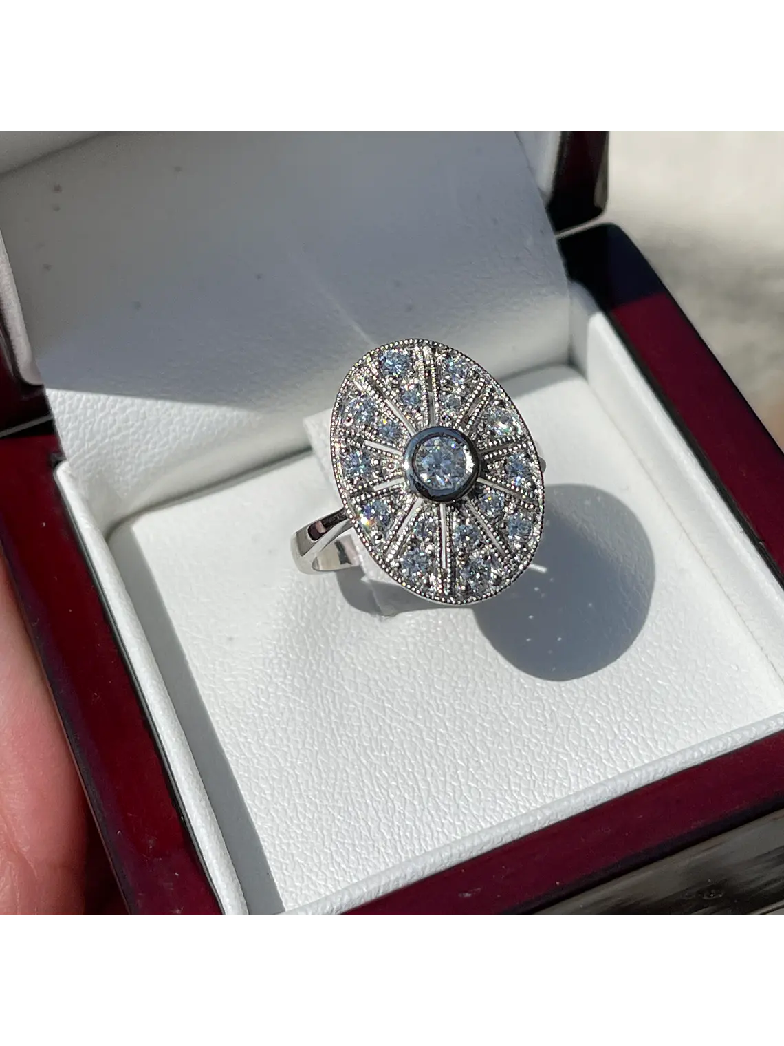 Topísimo Maxi Anillo Ovalado Constelación de Brillantes en Platino 6