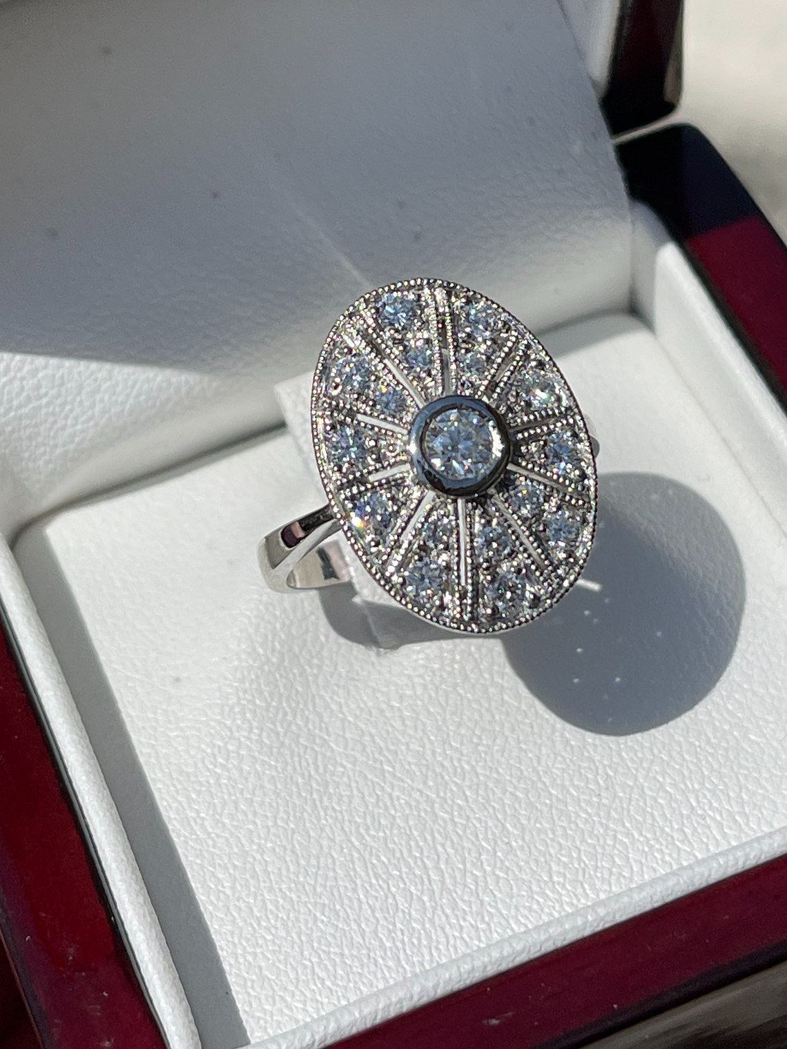 Topísimo Maxi Anillo Ovalado Constelación de Brillantes en Platino 6