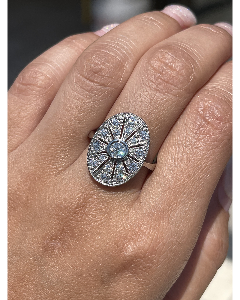 Topísimo Maxi Anillo Ovalado Constelación de Brillantes en Platino