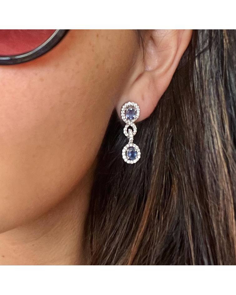 Aros Dobles Zafiros Azules Ceylán y Diamantes en Oro Blanco 18kl  