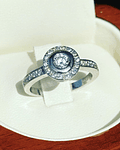 Anillo Solitario Halo de Diamantes de 0.65 Ct  en Platino