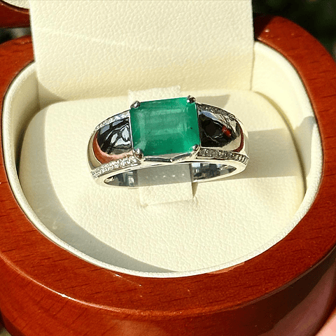 Anillo Preciosa Esmeralda 3 Ct Rectangular Diamantes en Oro Blanco 18K