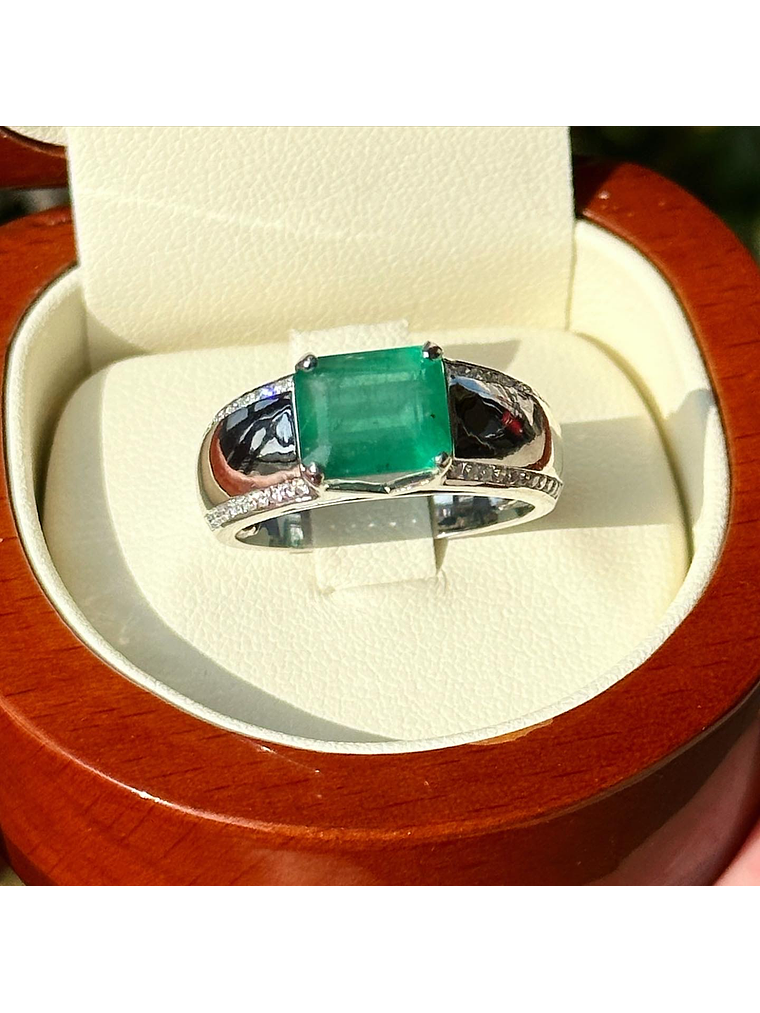 Anillo Preciosa Esmeralda 3 Ct Rectangular Diamantes en Oro Blanco 18K 2