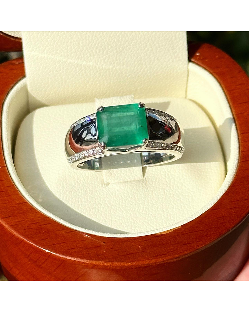 Anillo Preciosa Esmeralda 3 Ct Rectangular Diamantes en Oro Blanco 18K