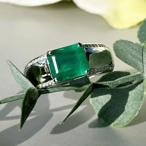 Anillo Preciosa Esmeralda 3 Ct Rectangular Diamantes en Oro Blanco 18K