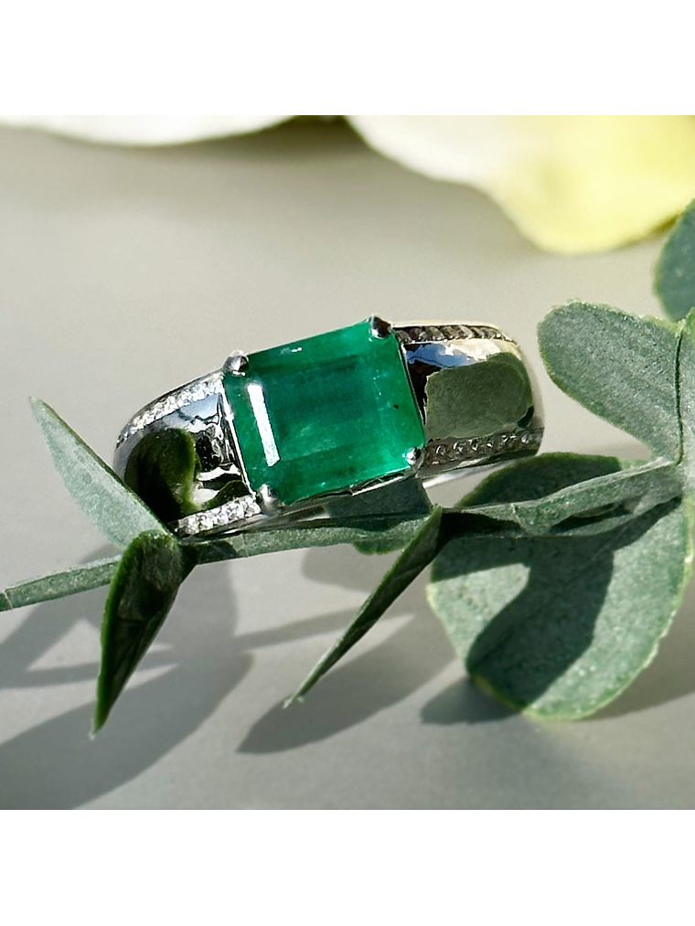 Anillo Preciosa Esmeralda 3 Ct Rectangular Diamantes en Oro Blanco 18K 1