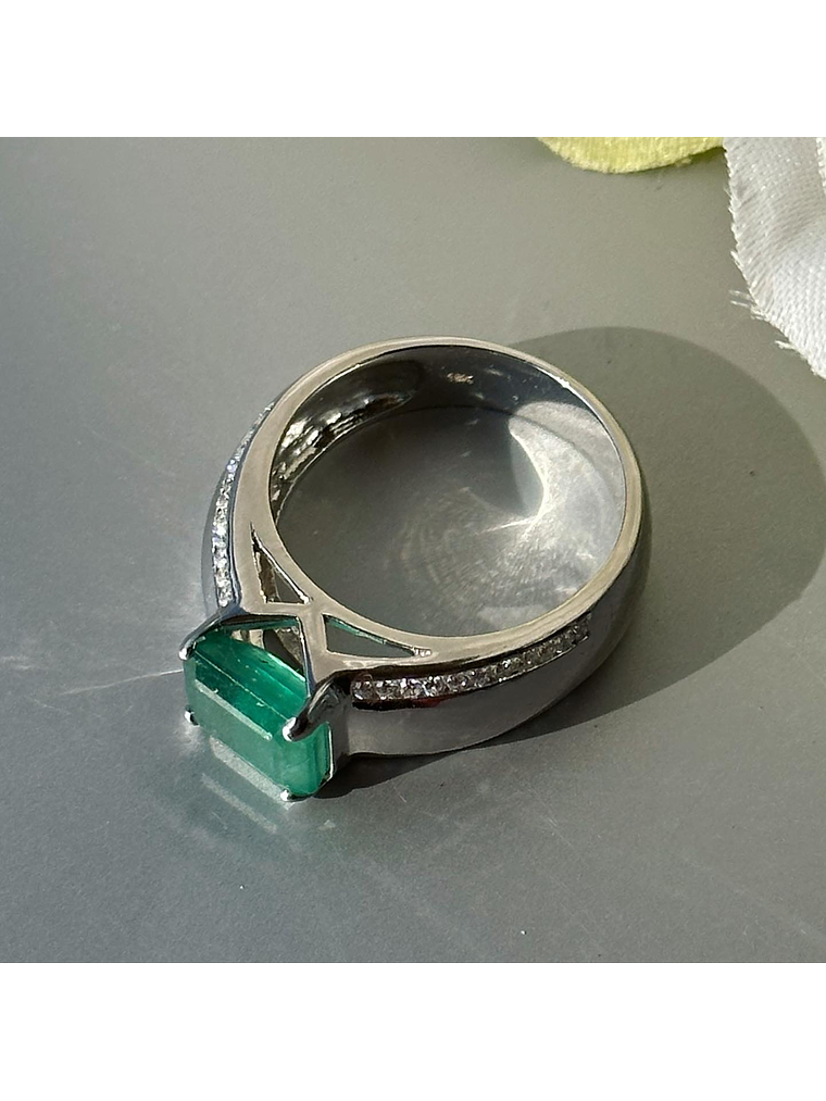 Anillo Preciosa Esmeralda 3 Ct Rectangular Diamantes en Oro Blanco 18K 5