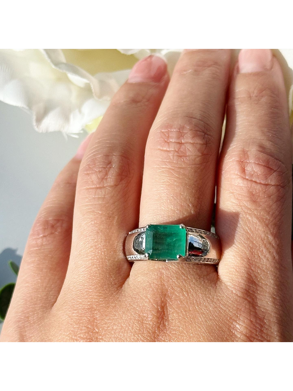 Anillo Preciosa Esmeralda 3 Ct Rectangular Diamantes en Oro Blanco 18K 6