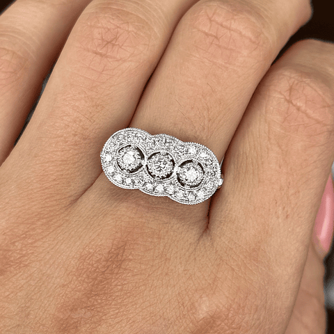 Anillo Vintage Inspirado en el Anillo de la Nona Petit en Platino