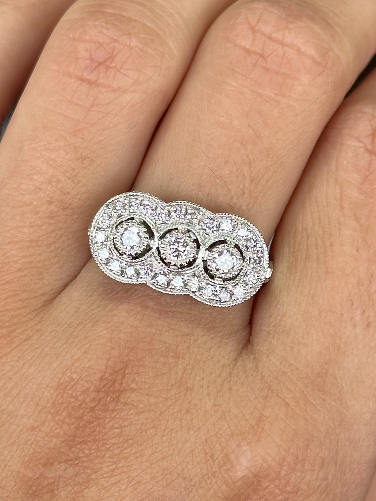 Anillo Vintage Inspirado en el Anillo de la Nona Petit en Platino 2