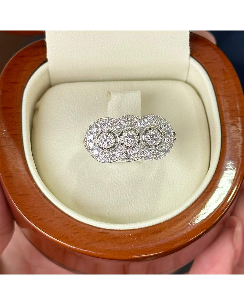 Anillo Vintage Inspirado en el Anillo de la Nona Petit en Platino