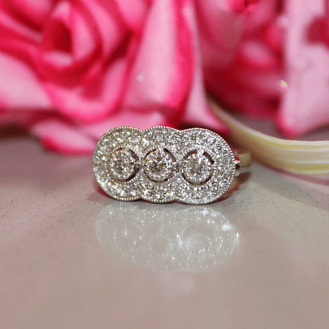 Anillo Vintage Inspirado en el Anillo de la Nona Petit en Platino