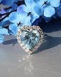 Anillo Gran Aguamarina corte Corazón con Diamantes en Oro Blanco 18kl