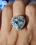 Anillo Gran Aguamarina corte Corazón con Diamantes en Oro Blanco 18kl