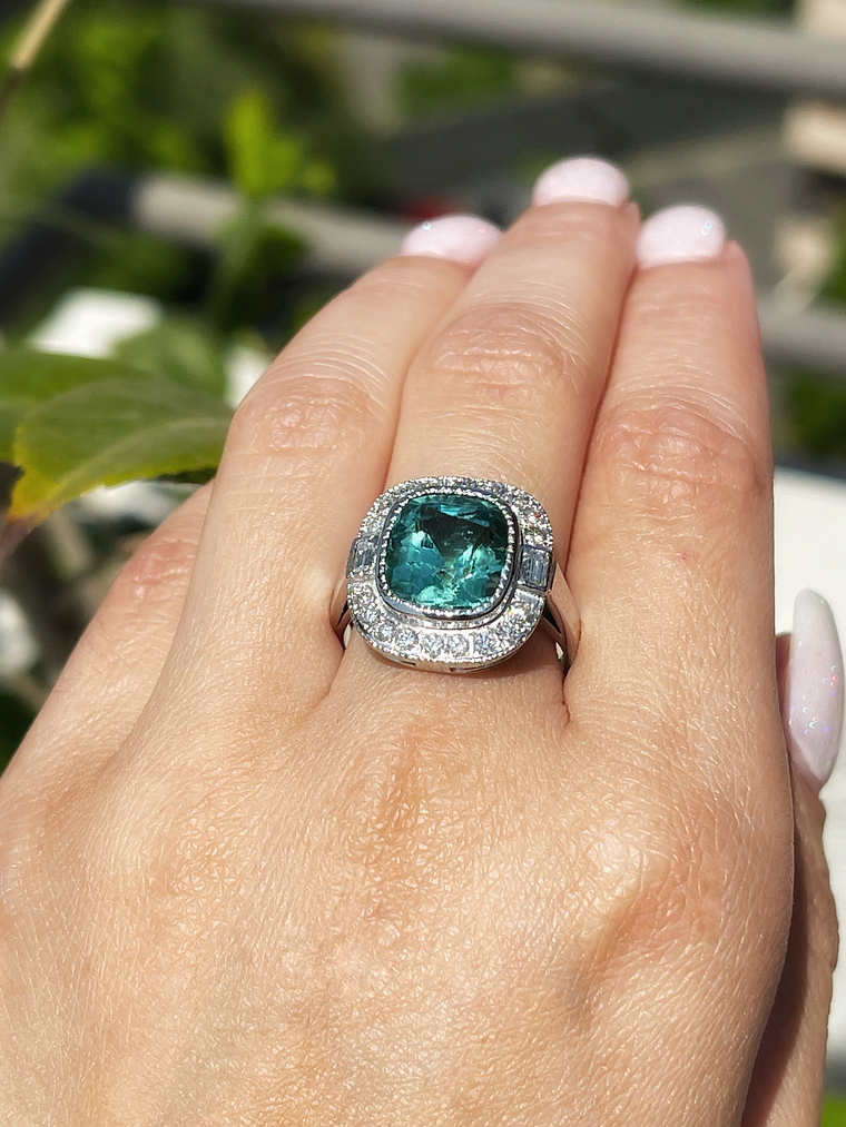 Espectacular Anillo Gran Turmalina Verde Agua con Brillantes en Platino 3