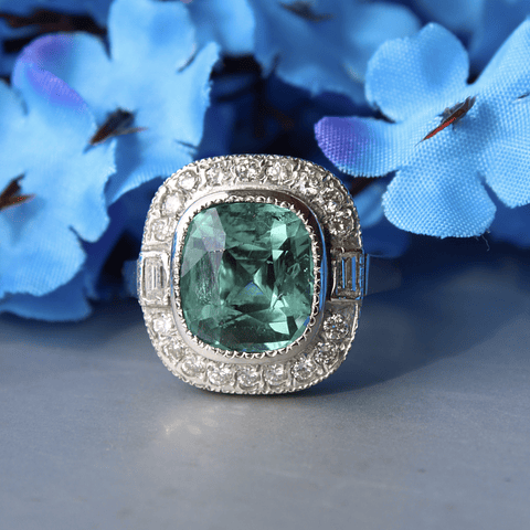 Espectacular Anillo Gran Turmalina Verde Agua con Brillantes en Platino