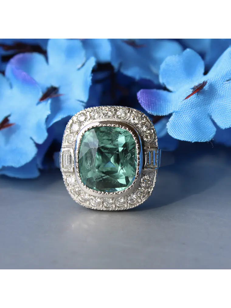 Espectacular Anillo Gran Turmalina Verde Agua con Brillantes en Platino 2