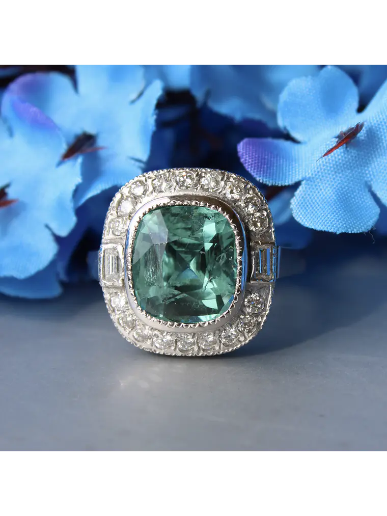 Espectacular Anillo Gran Turmalina Verde Agua con Brillantes en Platino 1