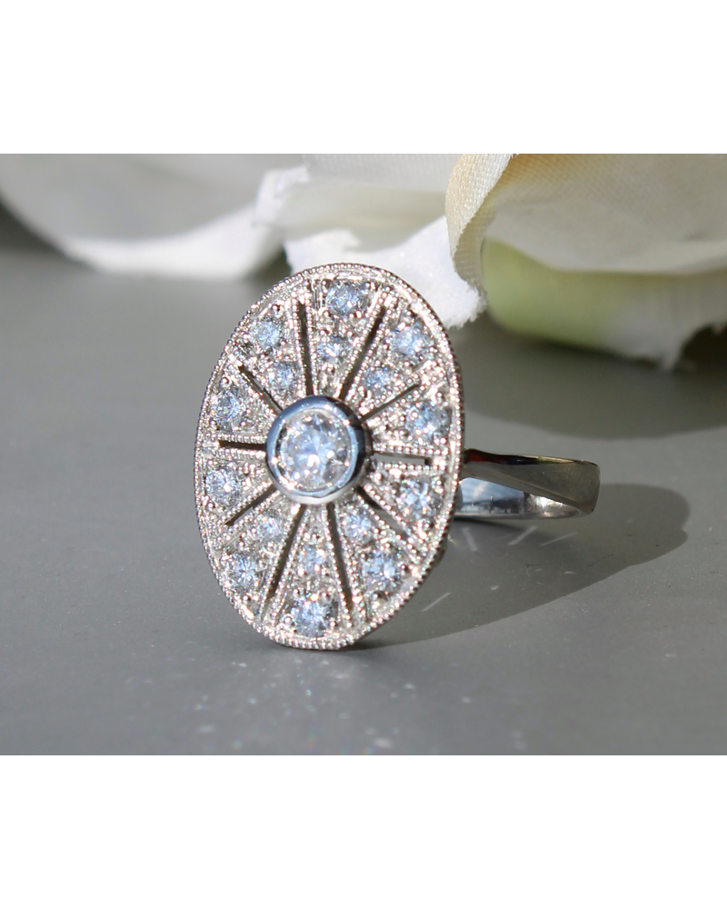 Topísimo Maxi Anillo Ovalado Constelación de Brillantes en Platino