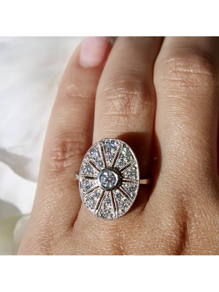 Topísimo Maxi Anillo Ovalado Constelación de Brillantes en Platino 3