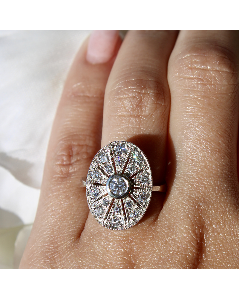 Topísimo Maxi Anillo Ovalado Constelación de Brillantes en Platino