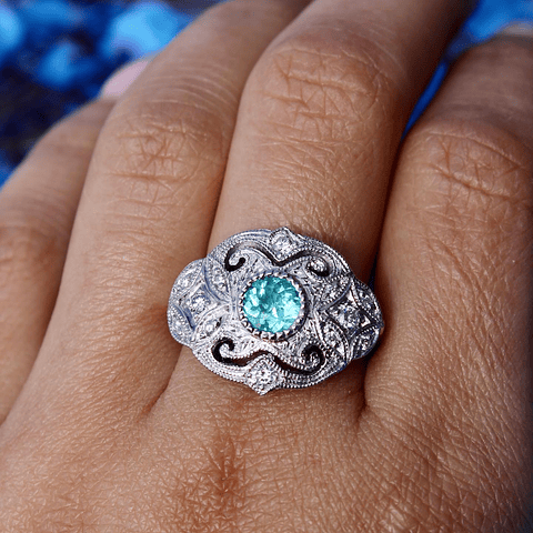 Anillo Vintage con Hermosa Apatita y Diamantes en Platino