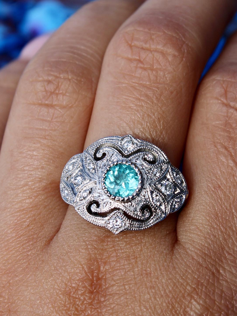 Anillo Vintage con Hermosa Apatita y Diamantes en Platino 2