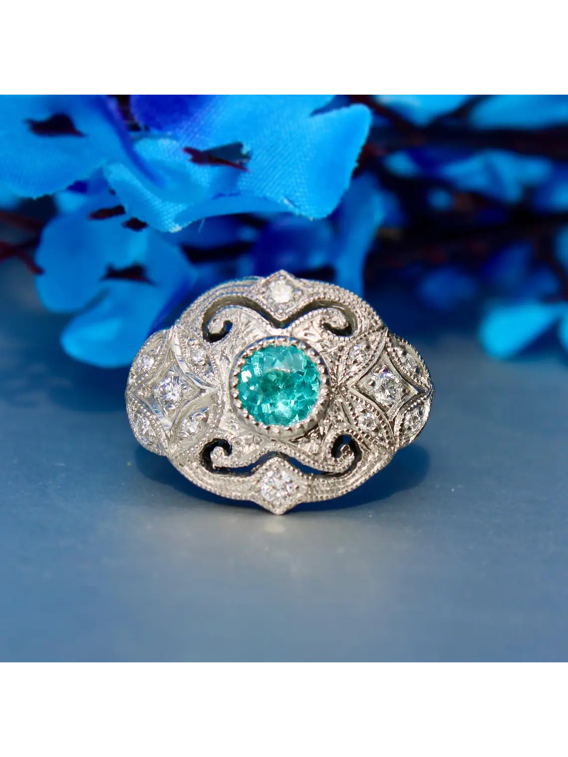 Anillo Vintage con Hermosa Apatita y Diamantes en Platino 1