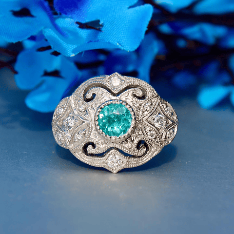 Anillo Vintage con Hermosa Apatita y Diamantes en Platino