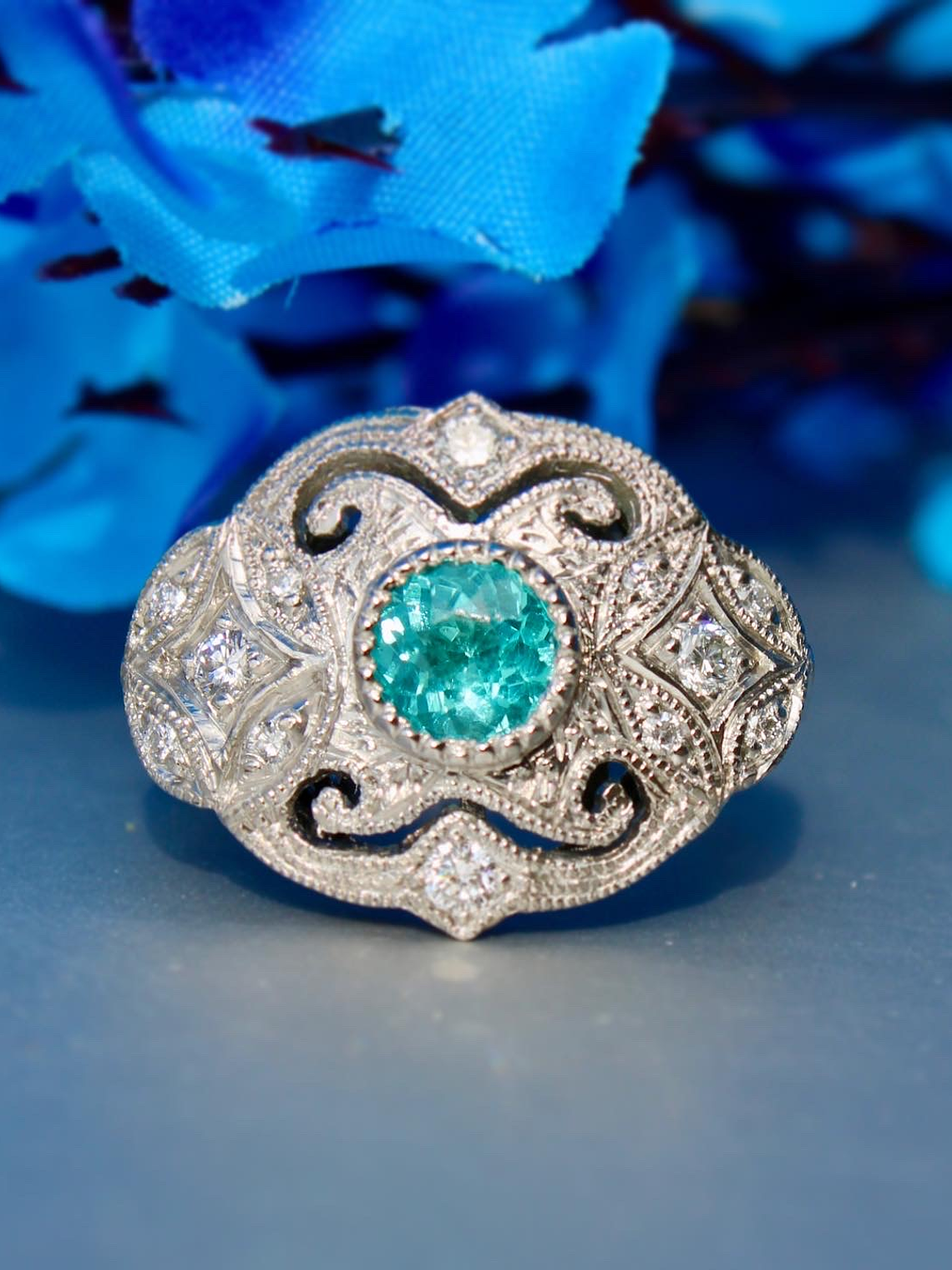 Anillo Vintage con Hermosa Apatita y Diamantes en Platino 1