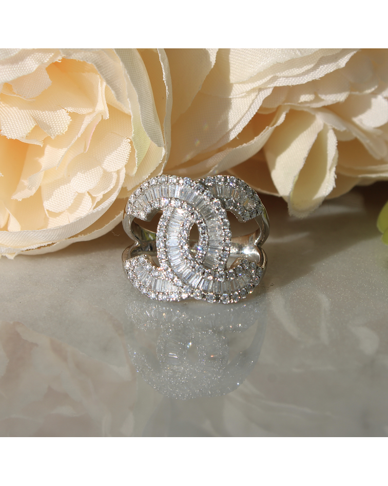 Espectacular Anillo tipo Chanel Diamantes Baguette Oro Blanco 18kl