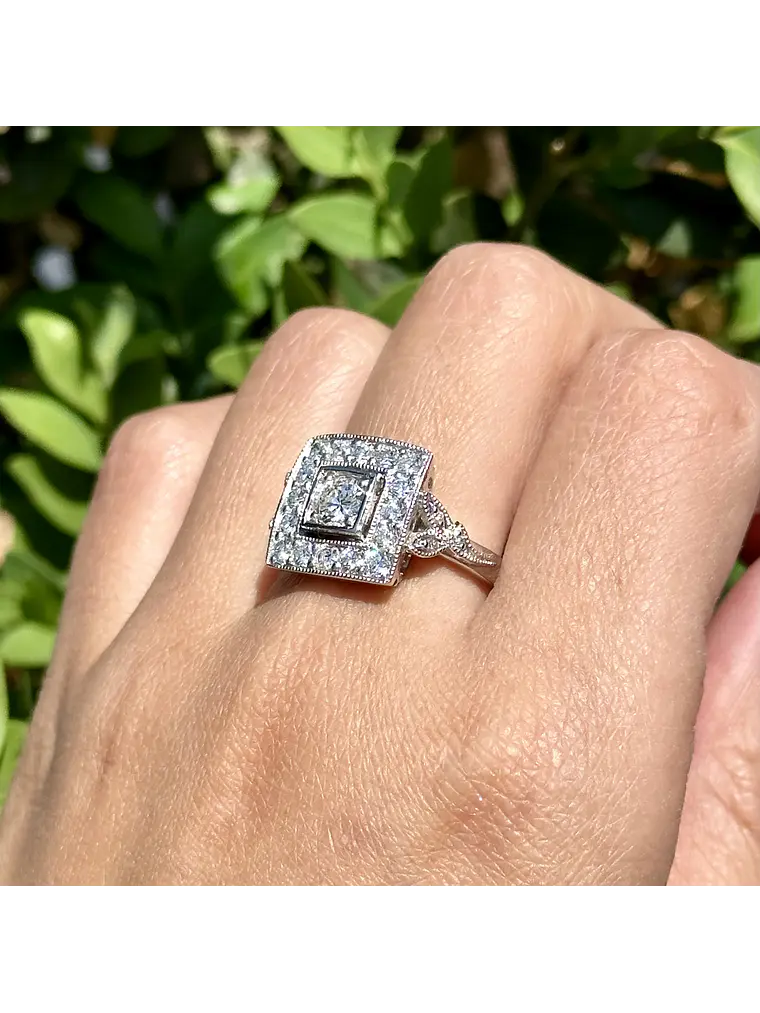 Gran Anillo Cuadrado Diamantes Naturales en Platino 4