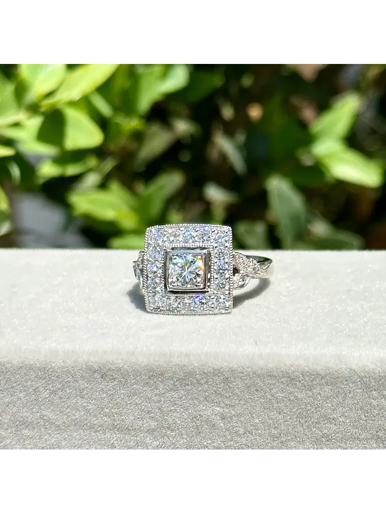 Gran Anillo Cuadrado Diamantes Naturales en Platino 3