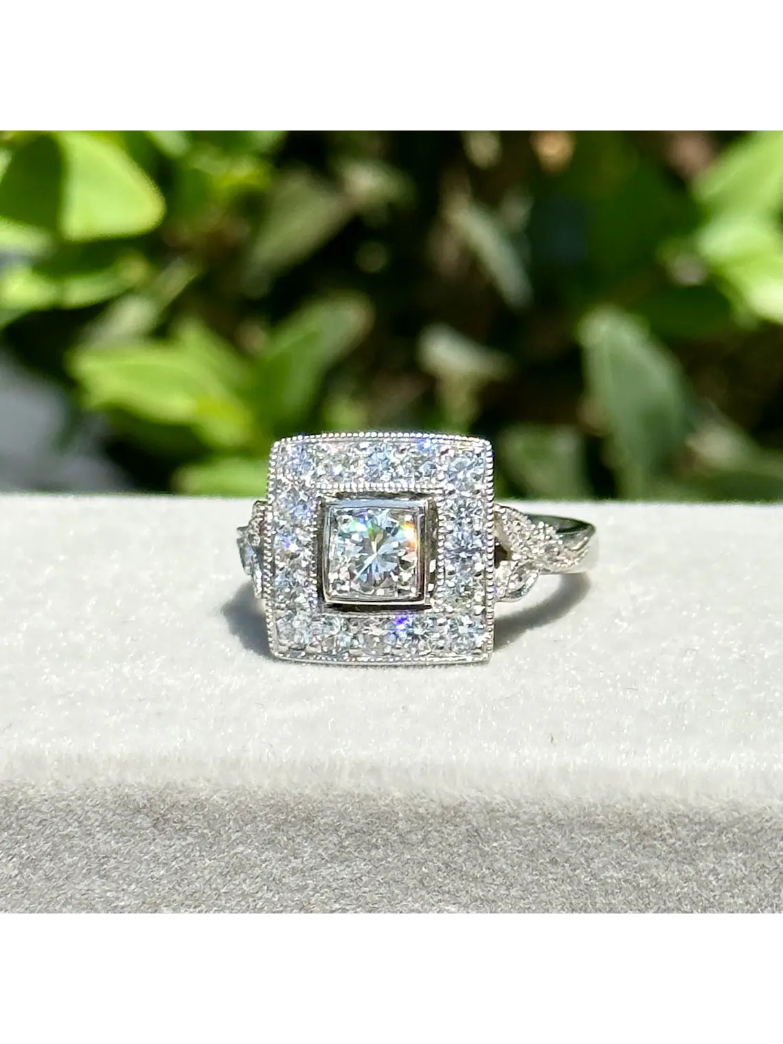 Gran Anillo Cuadrado Diamantes Naturales en Platino 1