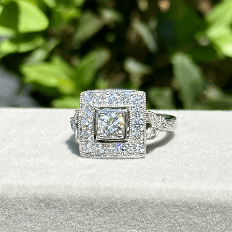 Gran Anillo Cuadrado Diamantes Naturales en Platino