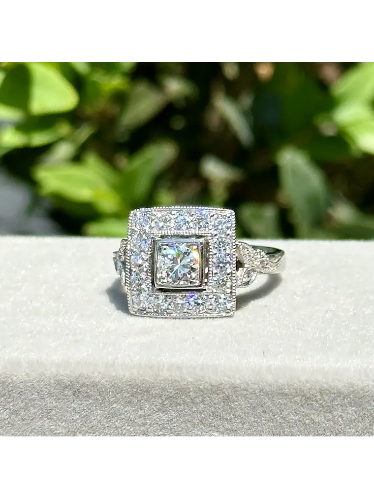 Gran Anillo Cuadrado Diamantes Naturales en Platino 1