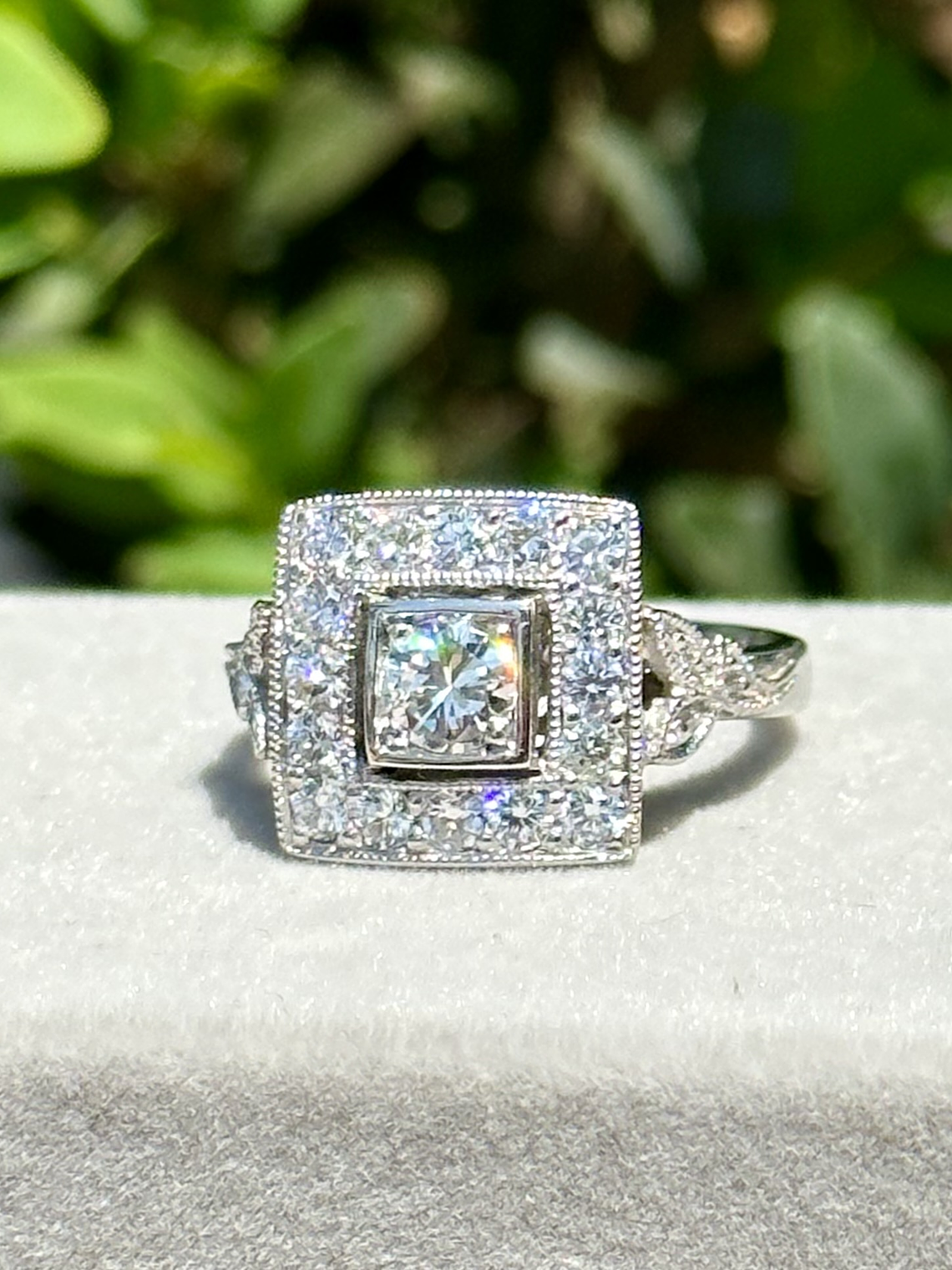 Gran Anillo Cuadrado Diamantes Naturales en Platino 1